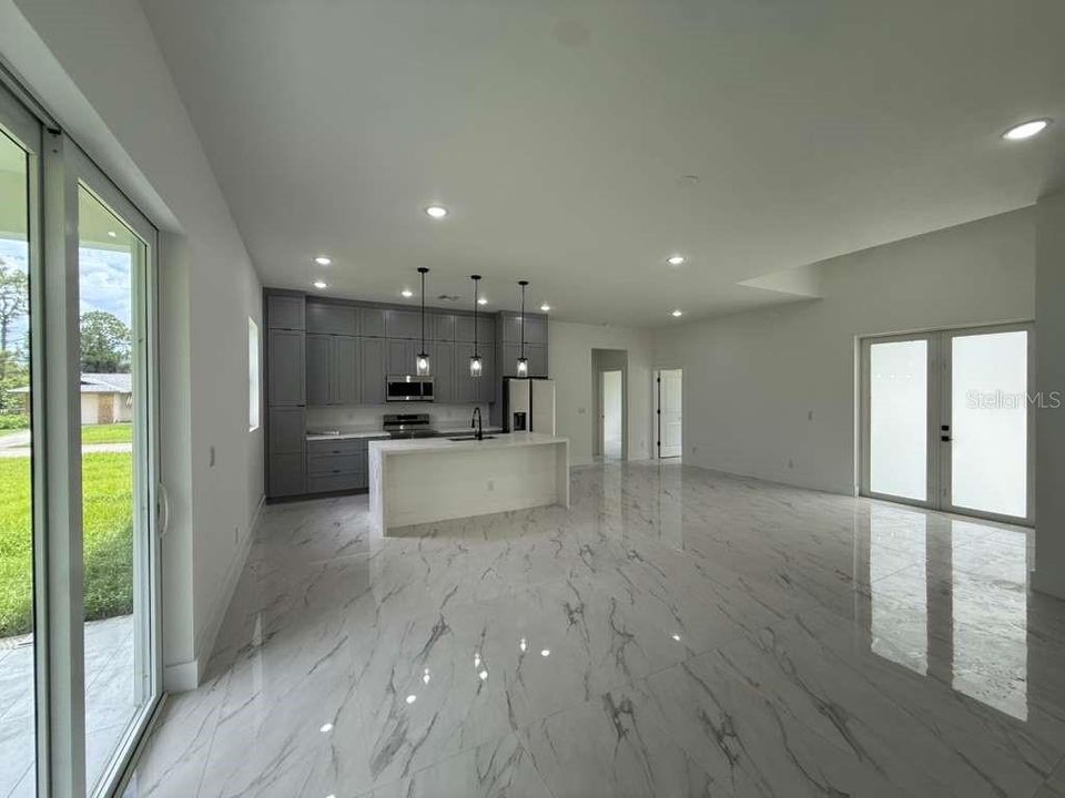 For Sale: $364,900 (4 beds, 2 baths, 1639 Square Feet)