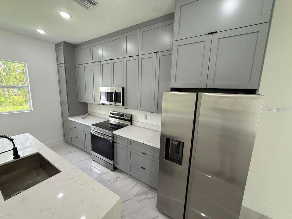 For Sale: $364,900 (4 beds, 2 baths, 1639 Square Feet)