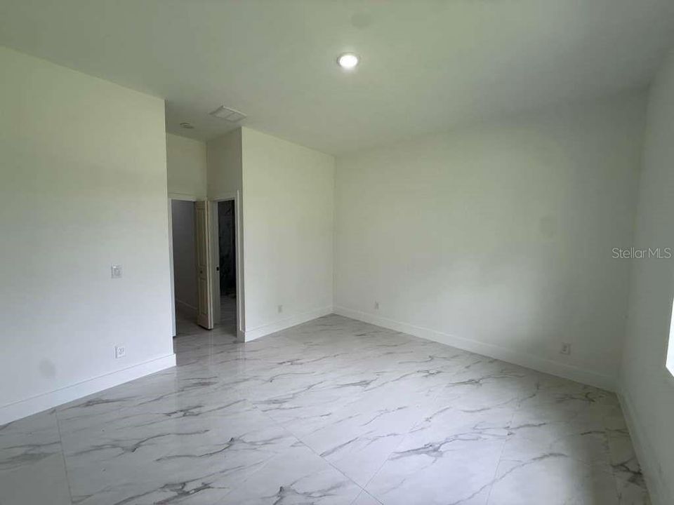 For Sale: $364,900 (4 beds, 2 baths, 1639 Square Feet)