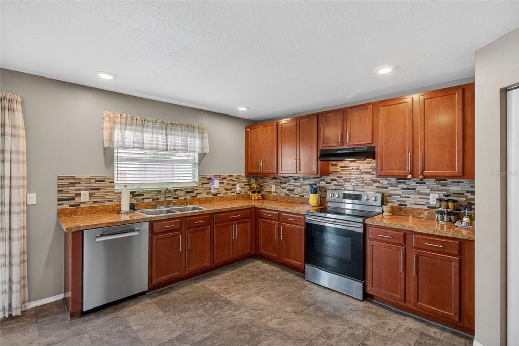 For Sale: $369,000 (3 beds, 2 baths, 1920 Square Feet)