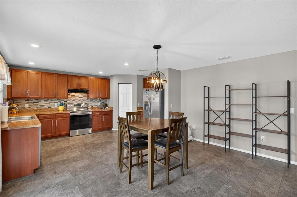 For Sale: $369,000 (3 beds, 2 baths, 1920 Square Feet)