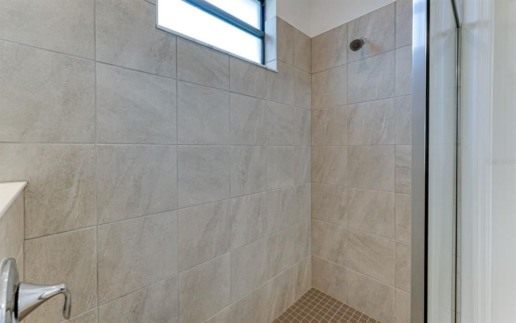 For Rent: $2,595 (2 beds, 2 baths, 1564 Square Feet)