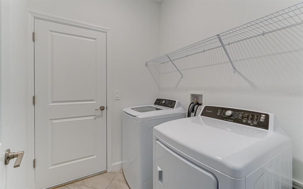 For Rent: $2,595 (2 beds, 2 baths, 1564 Square Feet)