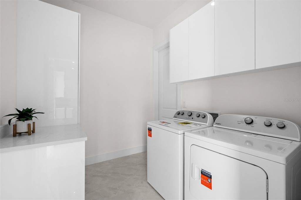 For Sale: $299,900 (3 beds, 2 baths, 1269 Square Feet)