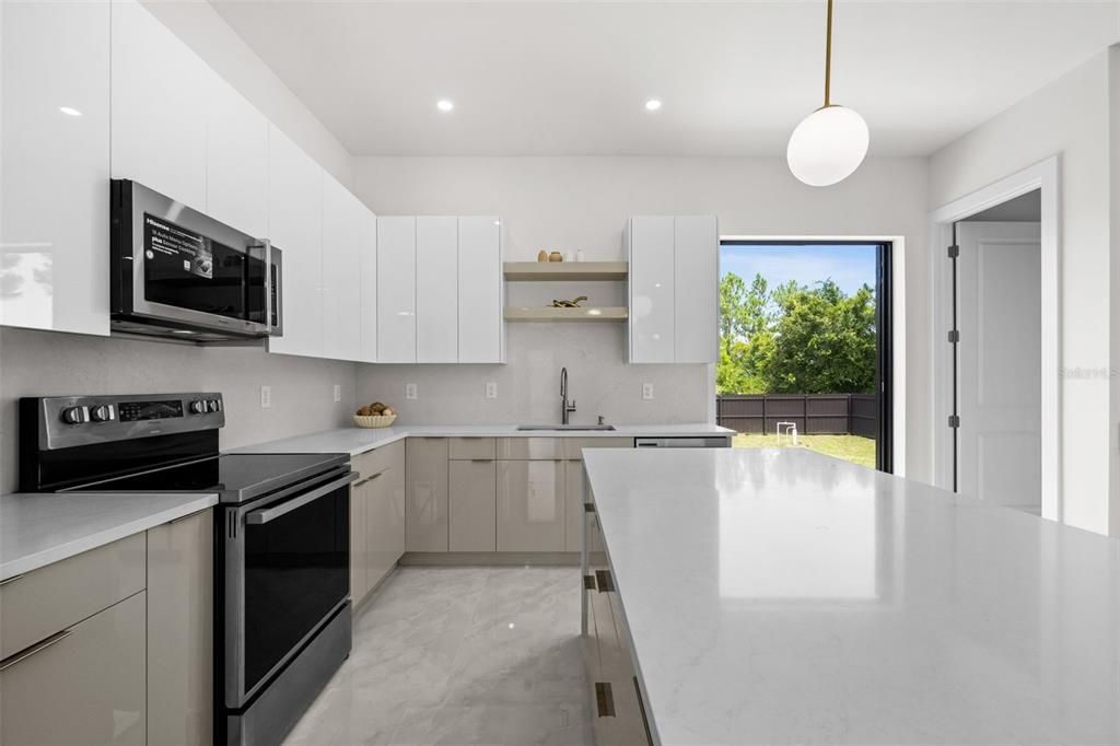 For Sale: $299,900 (3 beds, 2 baths, 1269 Square Feet)