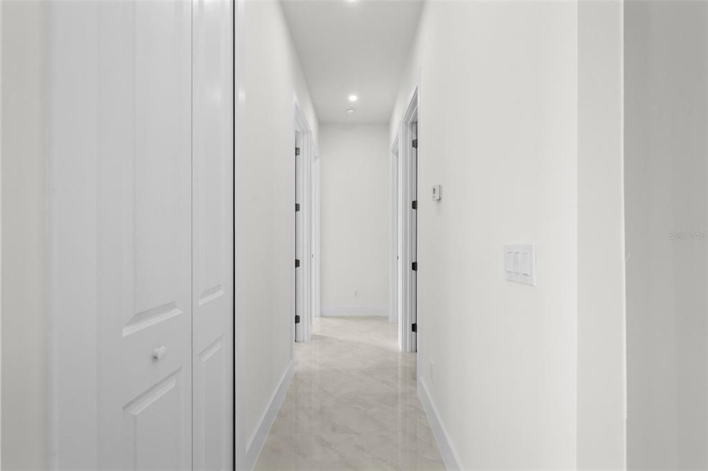 For Sale: $299,900 (3 beds, 2 baths, 1269 Square Feet)
