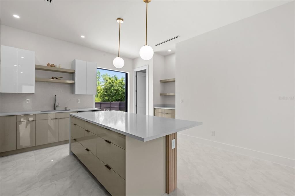 For Sale: $299,900 (3 beds, 2 baths, 1269 Square Feet)