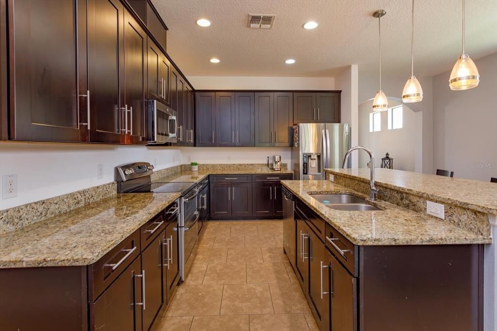 En Venta: $405,000 (4 camas, 2 baños, 2092 Pies cuadrados)