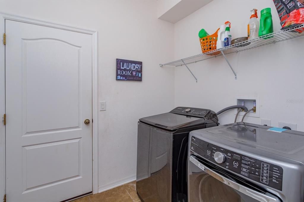 En Venta: $405,000 (4 camas, 2 baños, 2092 Pies cuadrados)