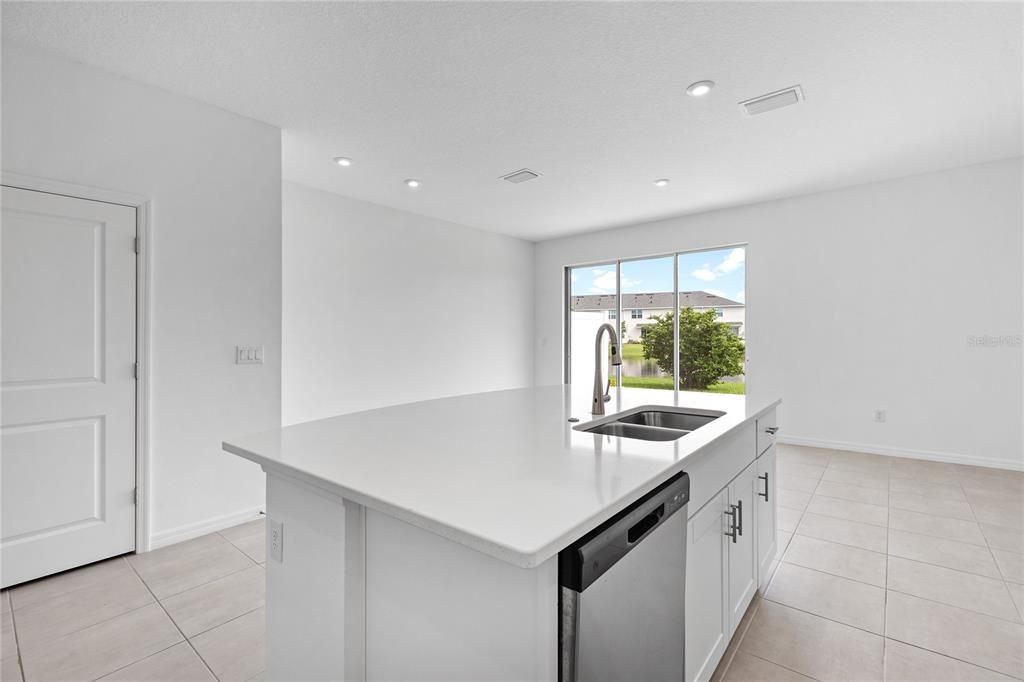 For Sale: $339,600 (3 beds, 2 baths, 1407 Square Feet)
