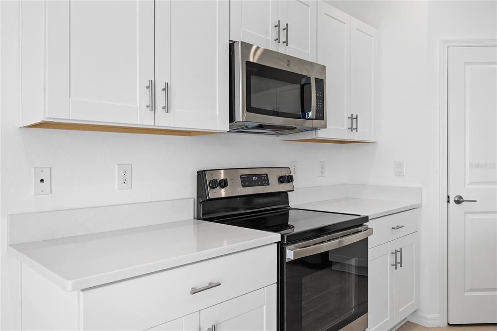 For Sale: $339,600 (3 beds, 2 baths, 1407 Square Feet)
