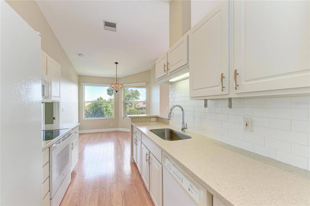 Activo con contrato: $239,000 (3 camas, 2 baños, 1286 Pies cuadrados)