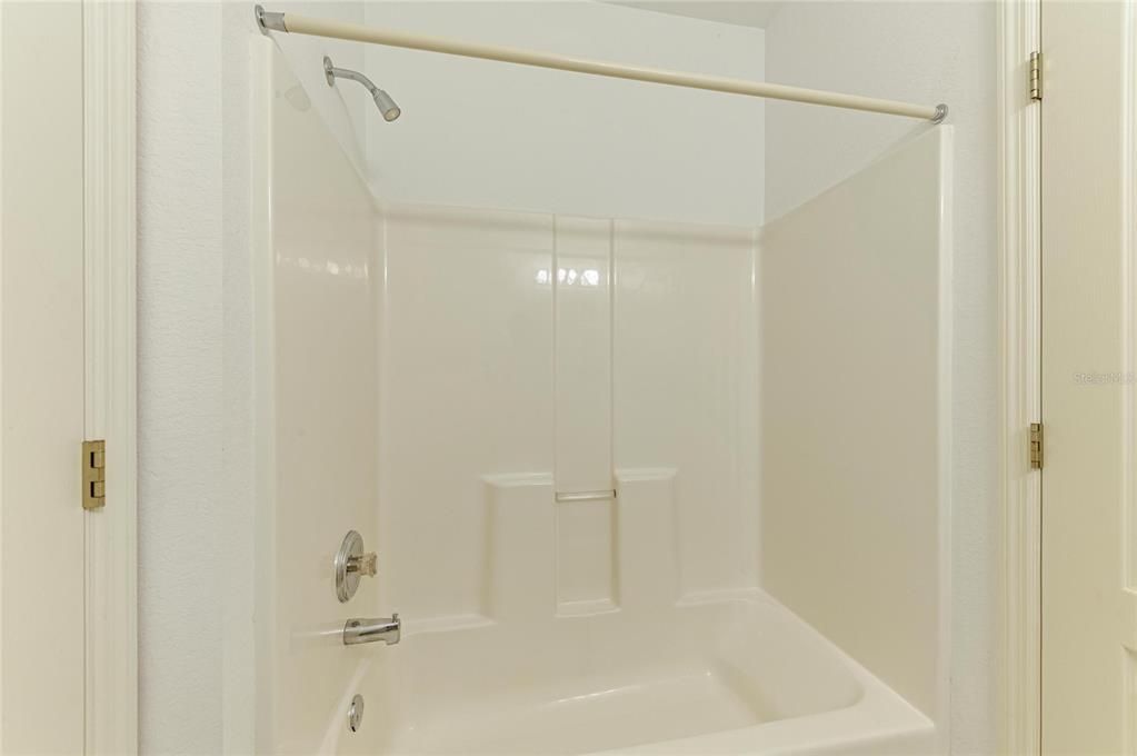 Activo con contrato: $239,000 (3 camas, 2 baños, 1286 Pies cuadrados)