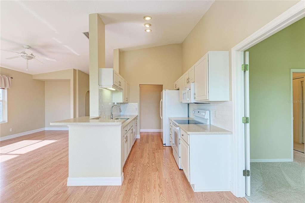 Activo con contrato: $239,000 (3 camas, 2 baños, 1286 Pies cuadrados)