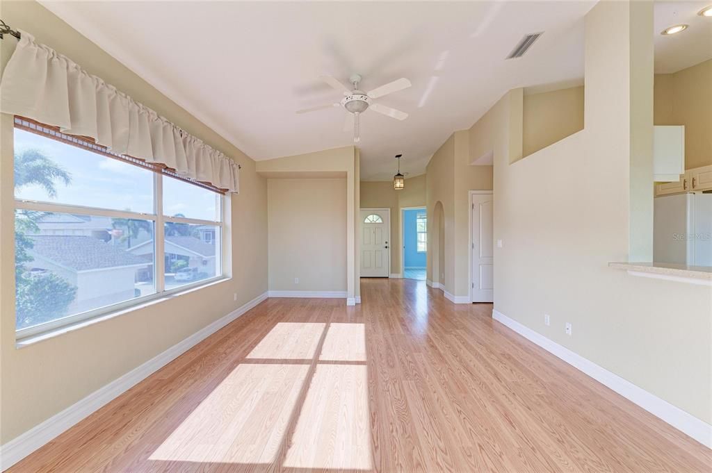 Activo con contrato: $239,000 (3 camas, 2 baños, 1286 Pies cuadrados)