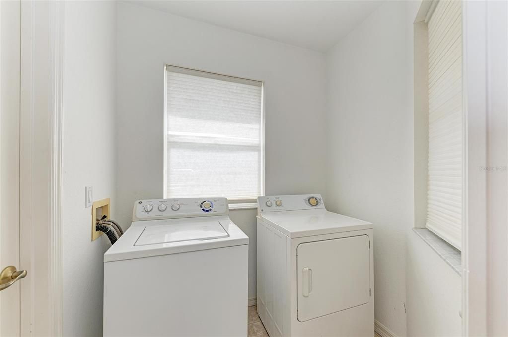 Activo con contrato: $239,000 (3 camas, 2 baños, 1286 Pies cuadrados)