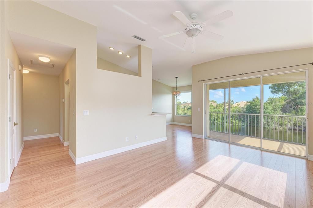 Activo con contrato: $239,000 (3 camas, 2 baños, 1286 Pies cuadrados)