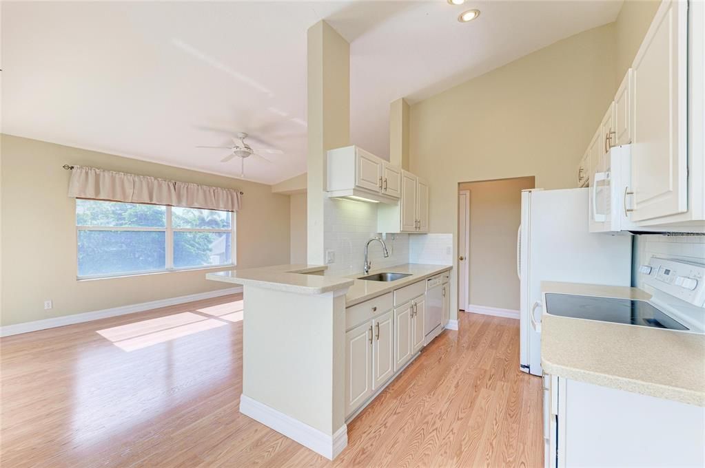 Activo con contrato: $239,000 (3 camas, 2 baños, 1286 Pies cuadrados)