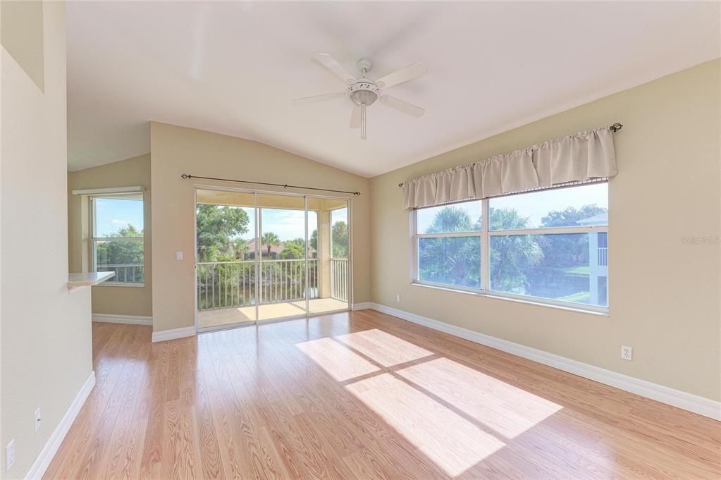 Activo con contrato: $239,000 (3 camas, 2 baños, 1286 Pies cuadrados)