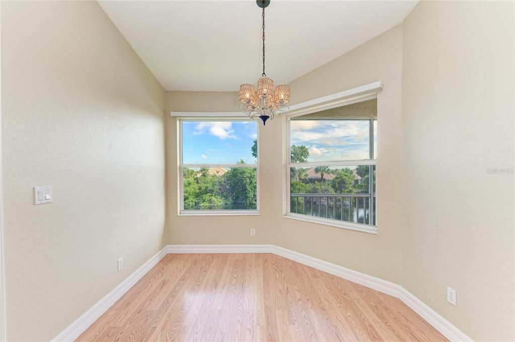 Activo con contrato: $239,000 (3 camas, 2 baños, 1286 Pies cuadrados)