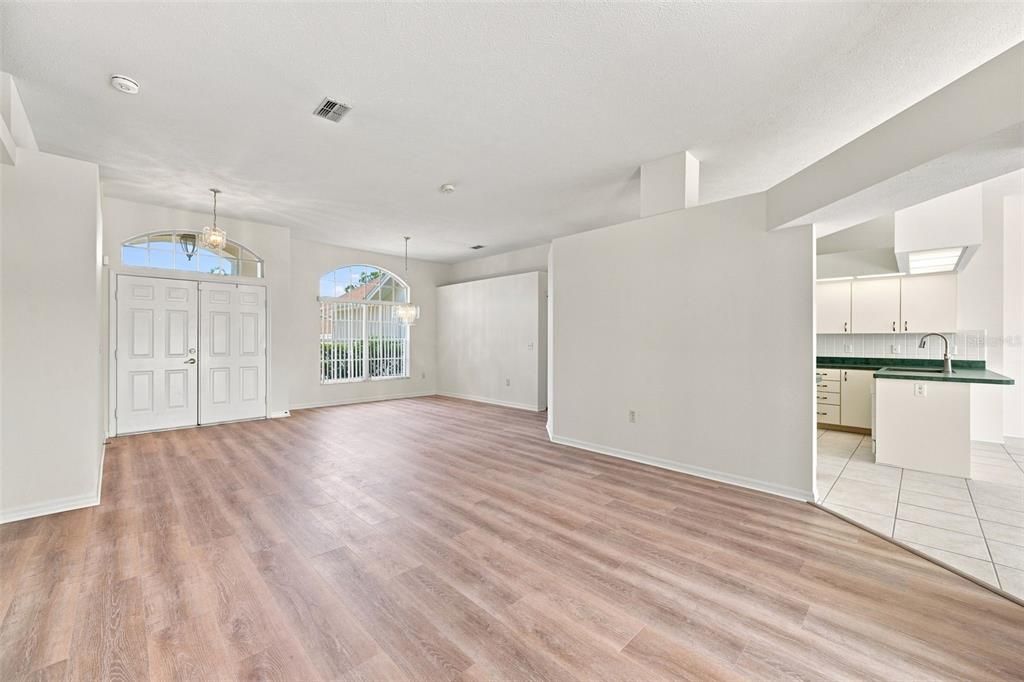 En Venta: $425,000 (4 camas, 3 baños, 2240 Pies cuadrados)