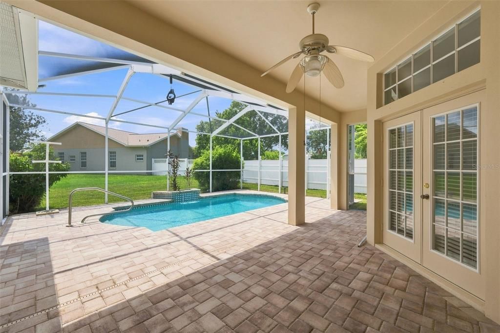 En Venta: $425,000 (4 camas, 3 baños, 2240 Pies cuadrados)