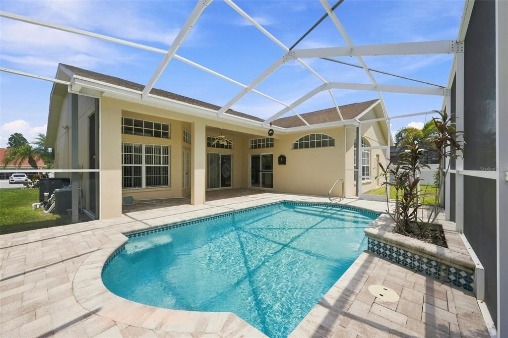 En Venta: $425,000 (4 camas, 3 baños, 2240 Pies cuadrados)