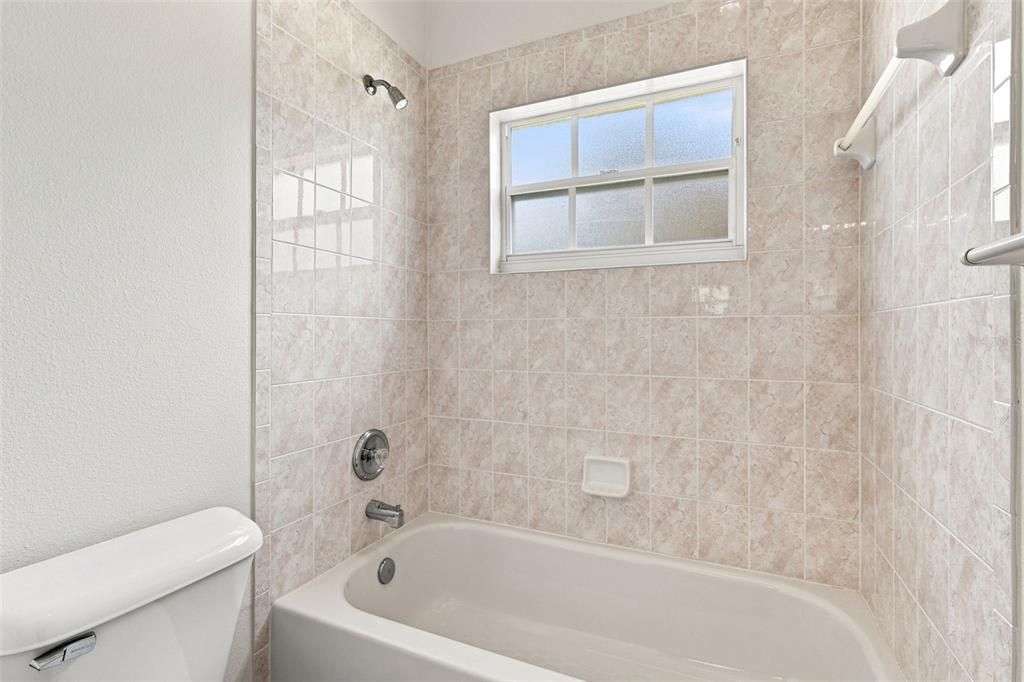 En Venta: $425,000 (4 camas, 3 baños, 2240 Pies cuadrados)