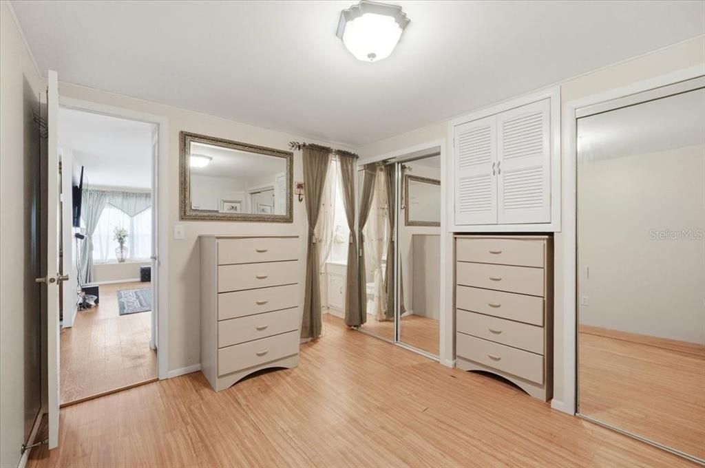 Activo con contrato: $120,000 (2 camas, 1 baños, 908 Pies cuadrados)