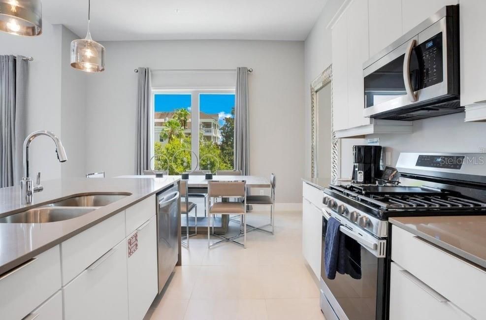 В аренду: $2,900 (5 спален, 4 ванн, 2630 Квадратных фут)