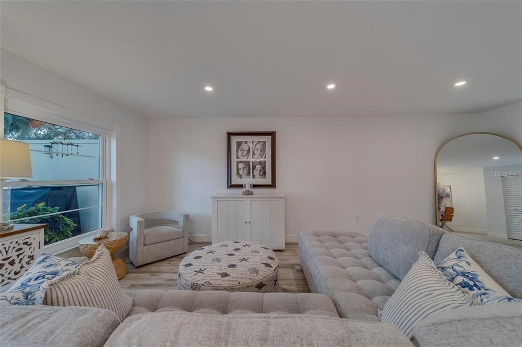 На продажу: $219,000 (3 спален, 2 ванн, 1325 Квадратных фут)