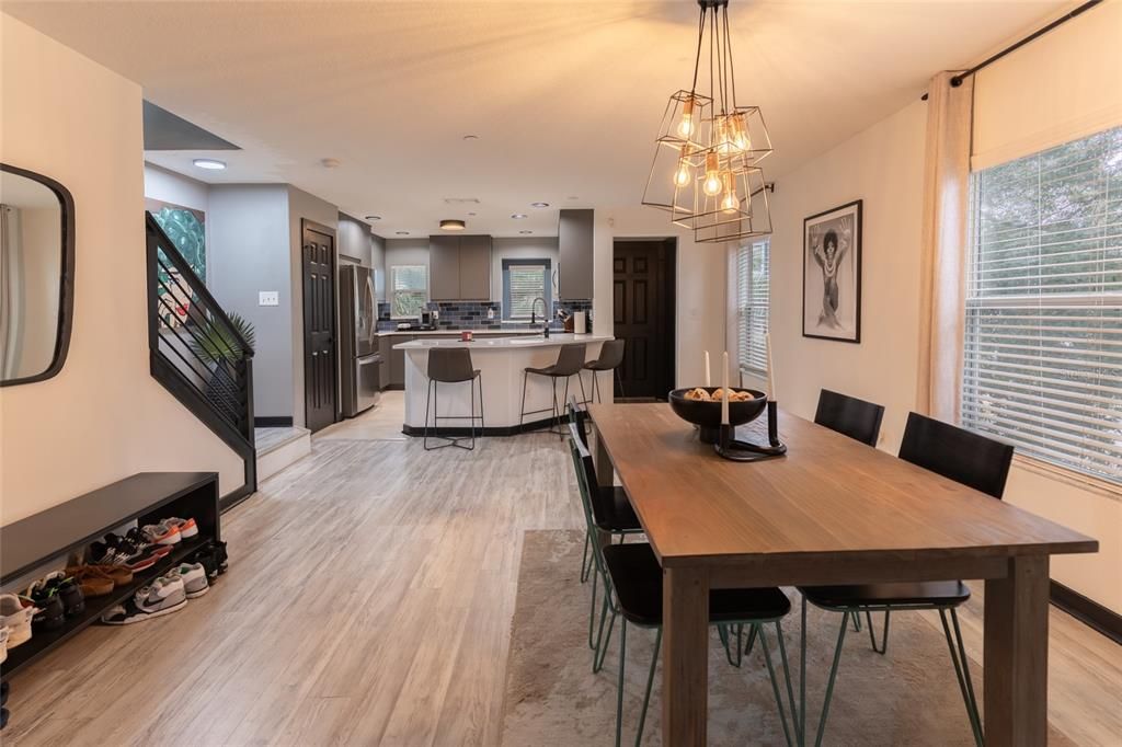 For Sale: $365,000 (3 beds, 2 baths, 1572 Square Feet)