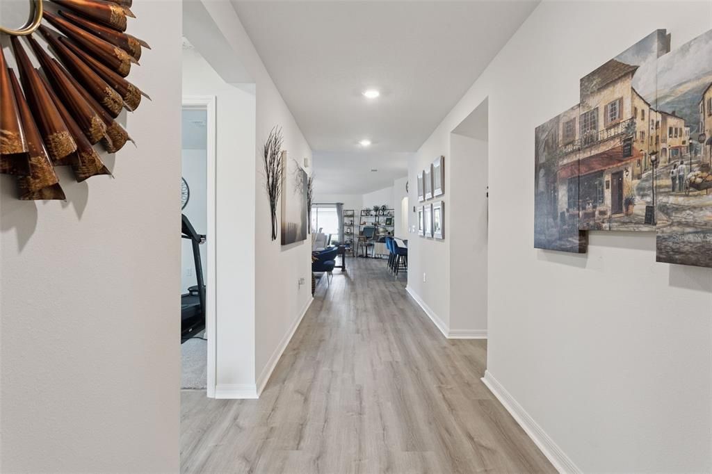En Venta: $420,000 (4 camas, 2 baños, 1983 Pies cuadrados)