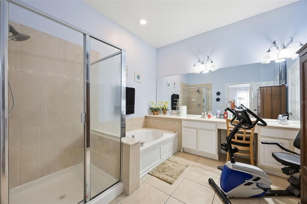 For Sale: $495,000 (4 beds, 2 baths, 2039 Square Feet)