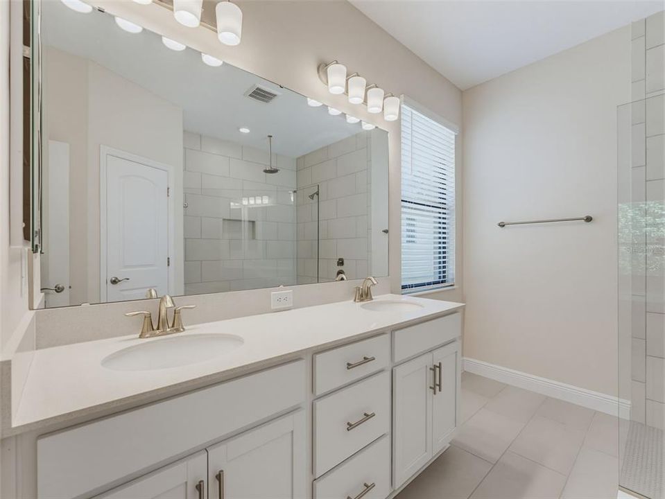 For Sale: $440,000 (4 beds, 3 baths, 2052 Square Feet)