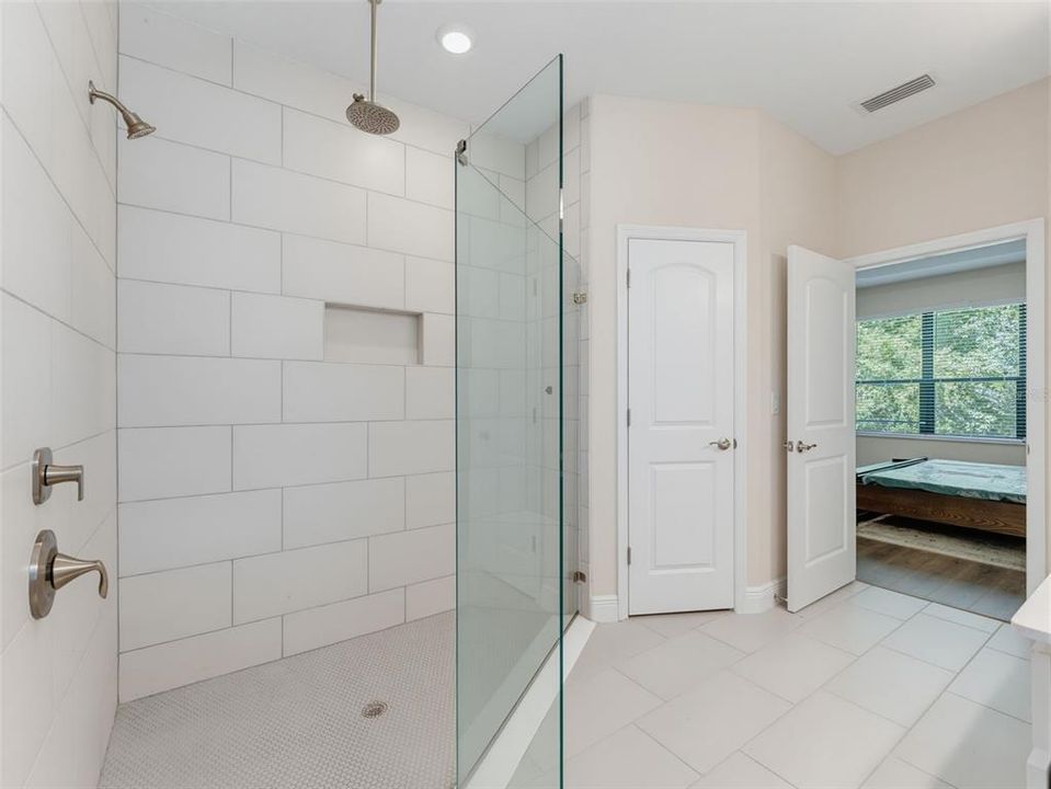 For Sale: $440,000 (4 beds, 3 baths, 2052 Square Feet)