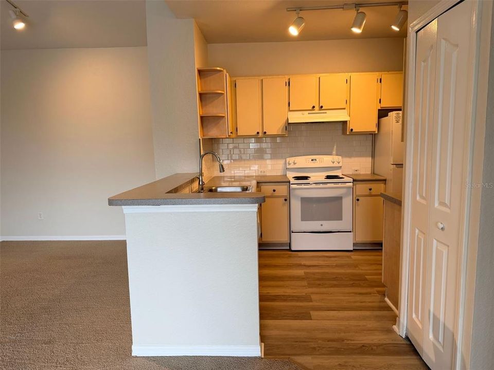 For Rent: $1,800 (3 beds, 2 baths, 1205 Square Feet)