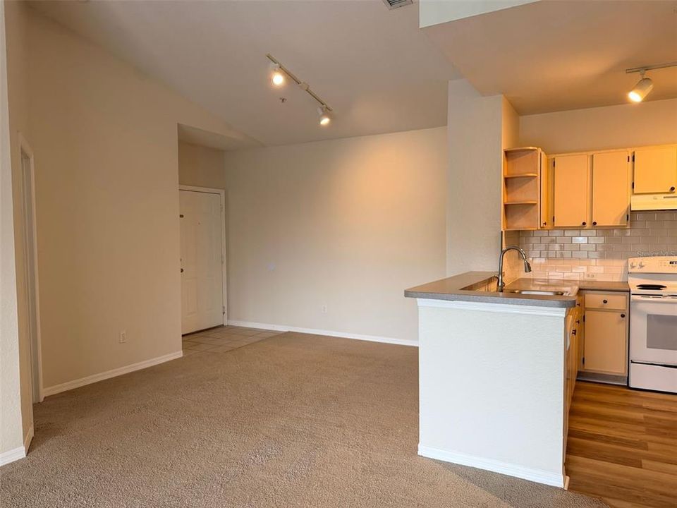 For Rent: $1,800 (3 beds, 2 baths, 1205 Square Feet)