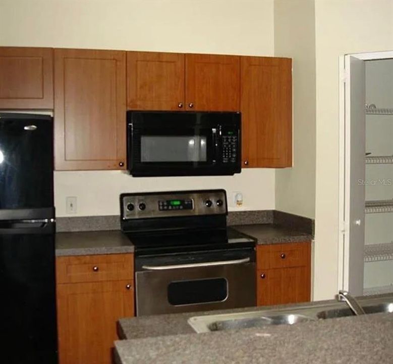 For Sale: $215,000 (1 beds, 1 baths, 750 Square Feet)
