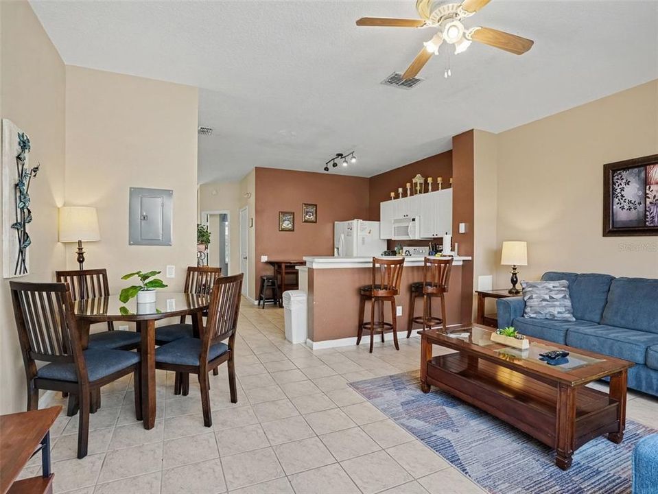 En Venta: $319,000 (3 camas, 3 baños, 1440 Pies cuadrados)