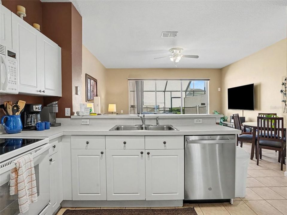 En Venta: $319,000 (3 camas, 3 baños, 1440 Pies cuadrados)