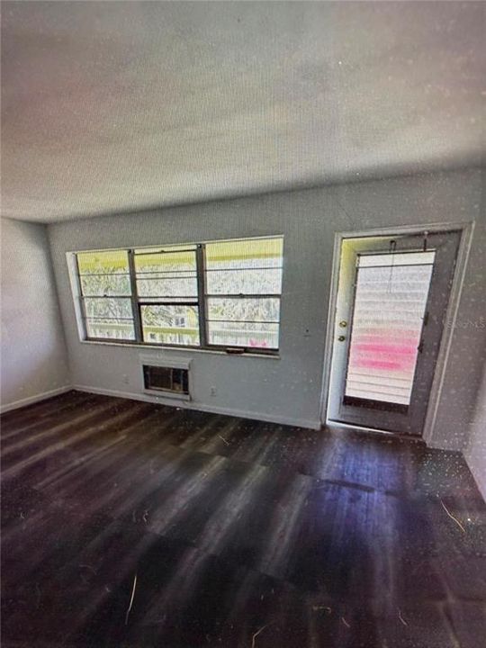 For Sale: $50,000 (1 beds, 1 baths, 570 Square Feet)