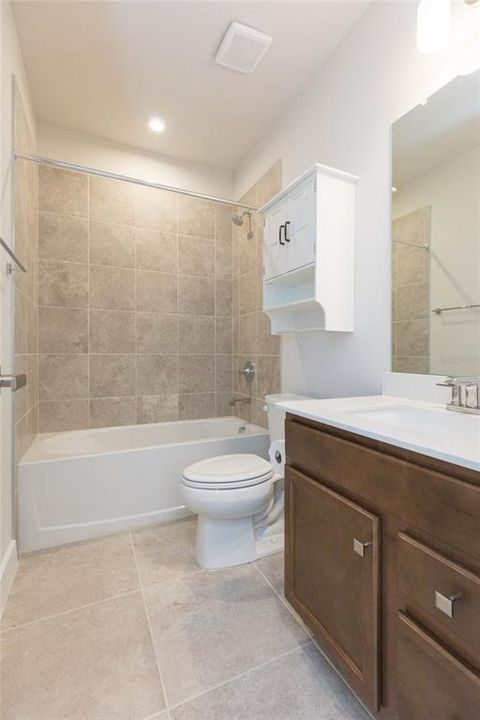 Activo con contrato: $299,000 (3 camas, 2 baños, 1548 Pies cuadrados)