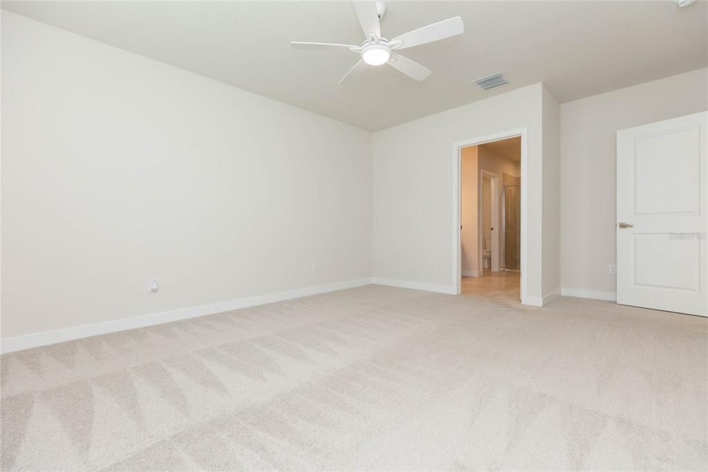 Activo con contrato: $299,000 (3 camas, 2 baños, 1548 Pies cuadrados)