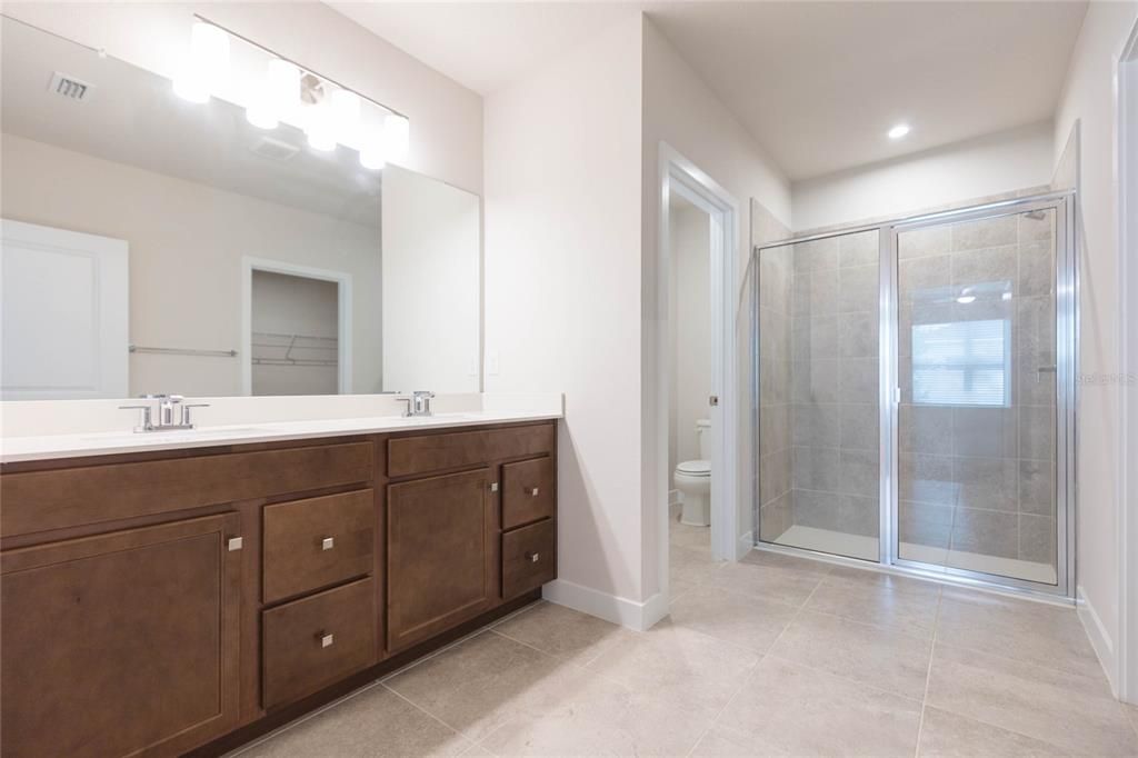 Activo con contrato: $299,000 (3 camas, 2 baños, 1548 Pies cuadrados)