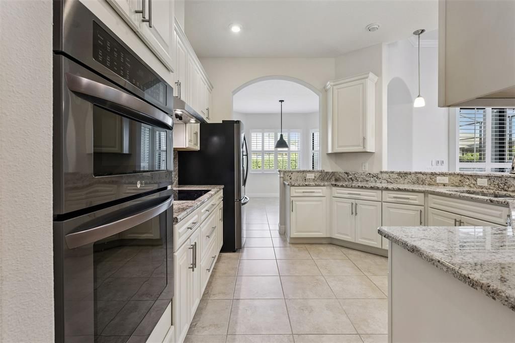 En Venta: $689,000 (3 camas, 3 baños, 2512 Pies cuadrados)