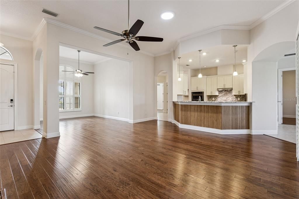 En Venta: $689,000 (3 camas, 3 baños, 2512 Pies cuadrados)