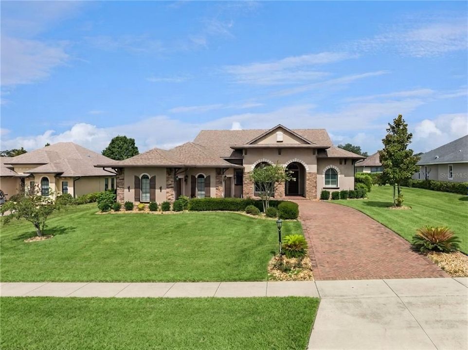 En Venta: $689,000 (3 camas, 3 baños, 2512 Pies cuadrados)