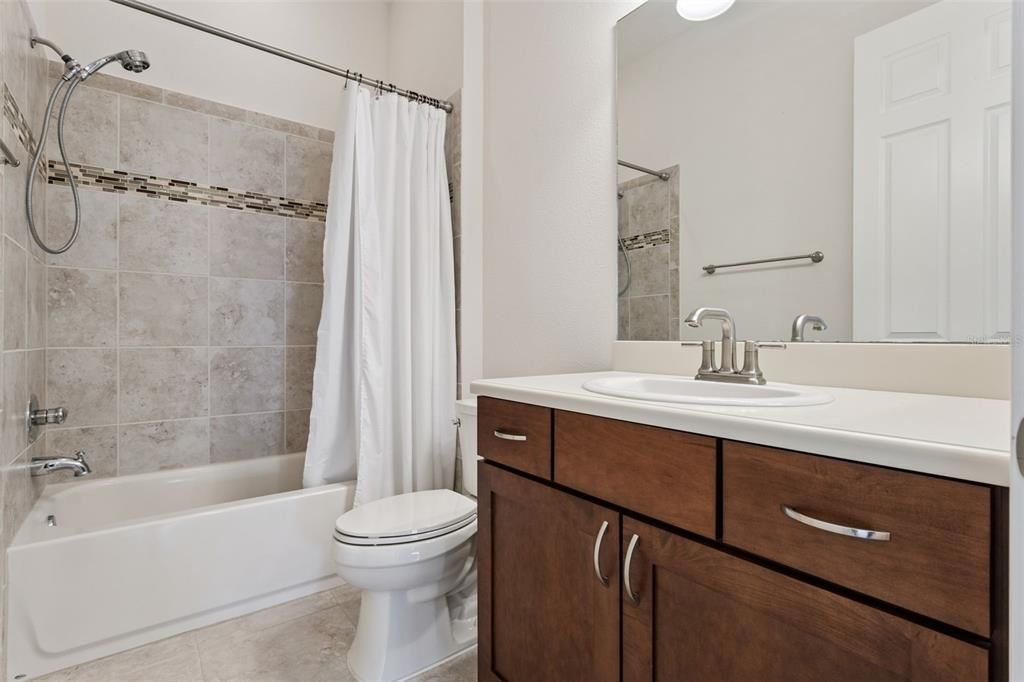 En Venta: $689,000 (3 camas, 3 baños, 2512 Pies cuadrados)