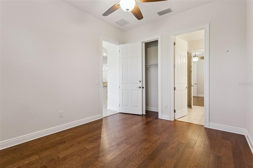 En Venta: $689,000 (3 camas, 3 baños, 2512 Pies cuadrados)